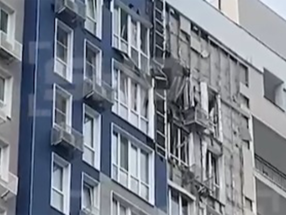 БПЛА ВСУ нанесли удар по жилому дому в Белгороде: 10 квартир пострадали от атаки0