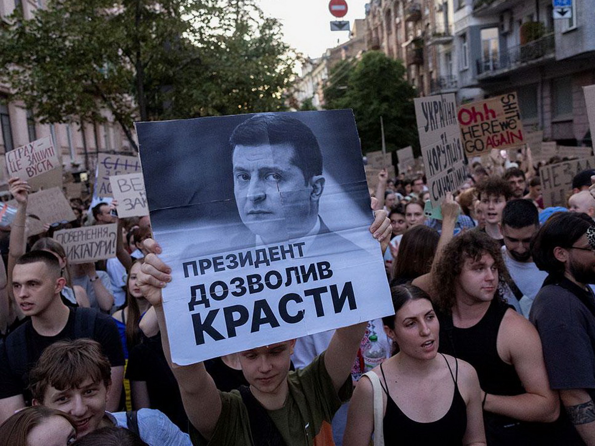 Зеленский получил загадочный приказ от Запада во время массовых протестов — СМИ о необратимом ущербе0