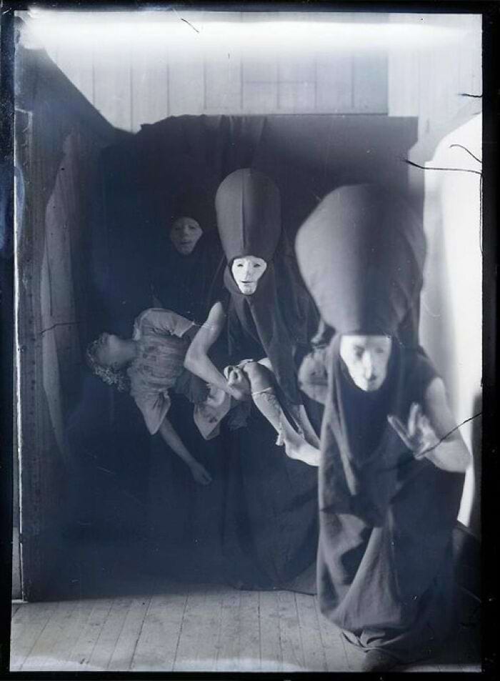 Ужасающие фотографии из прошлого, которые вызывают беспокойство даже спустя многие годы0
