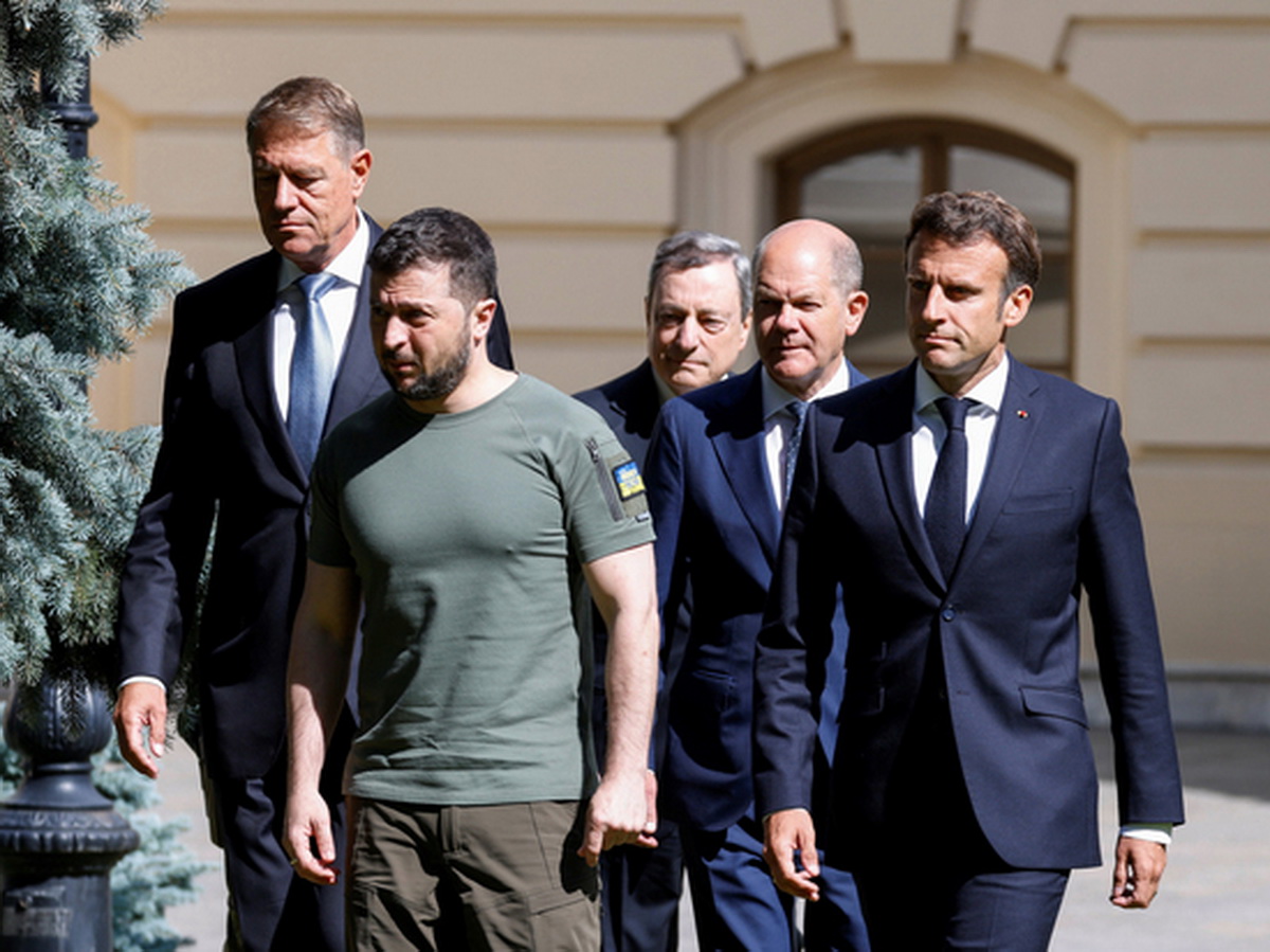 Еврокомиссия угрожает остановить финансовую помощь Украине из-за решения Зеленского0