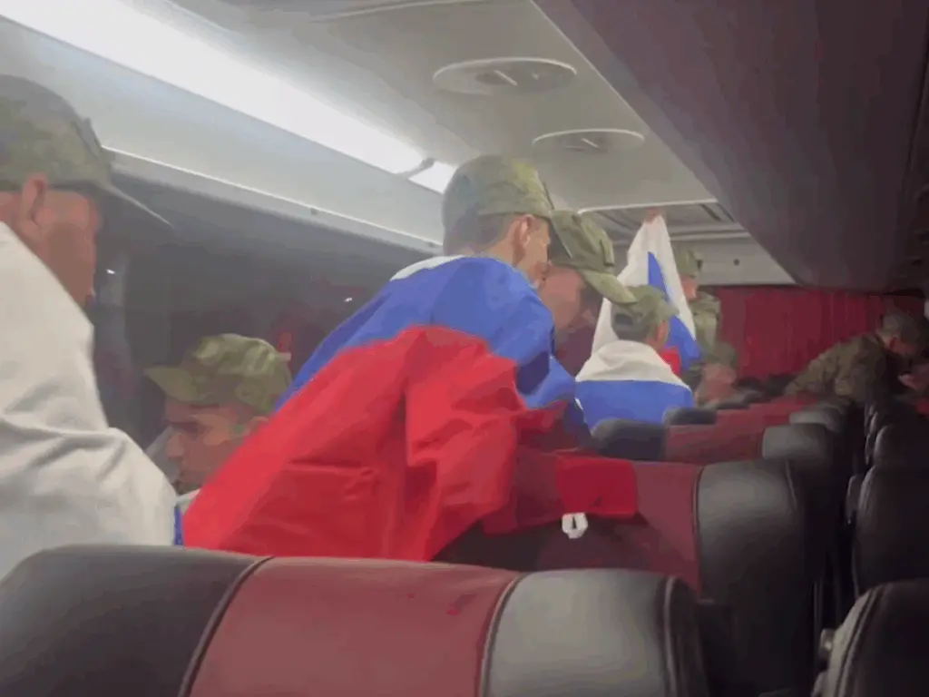 Четверо новосибирских бойцов успешно вернулись из плена
