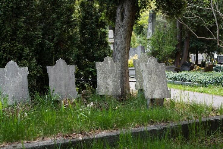 Греховно ли заранее покупать место на кладбище? Мнение священника и советы по этому вопросу0