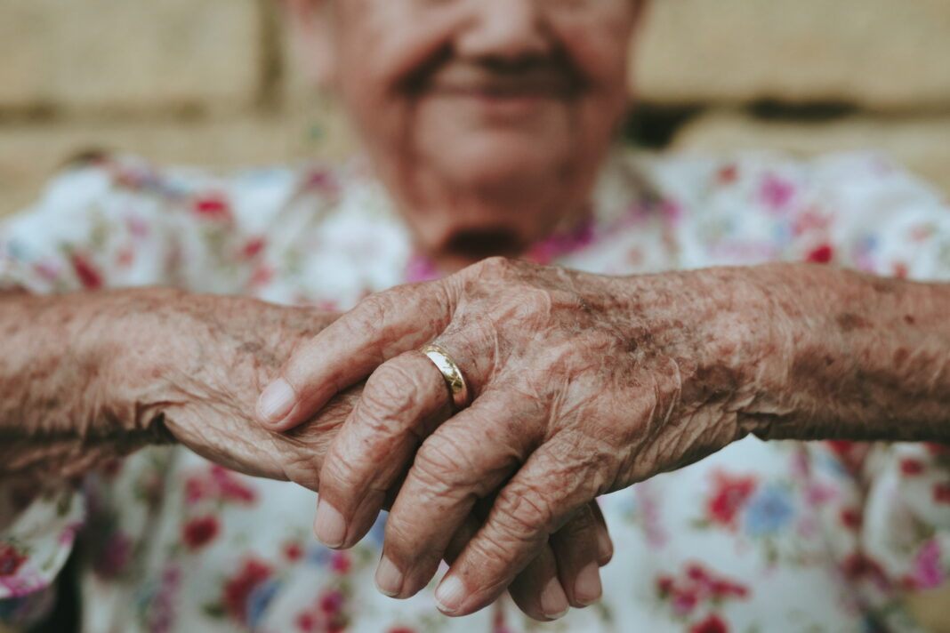 Секрет долгожительства: 100-летний британский инженер делится своим опытом0