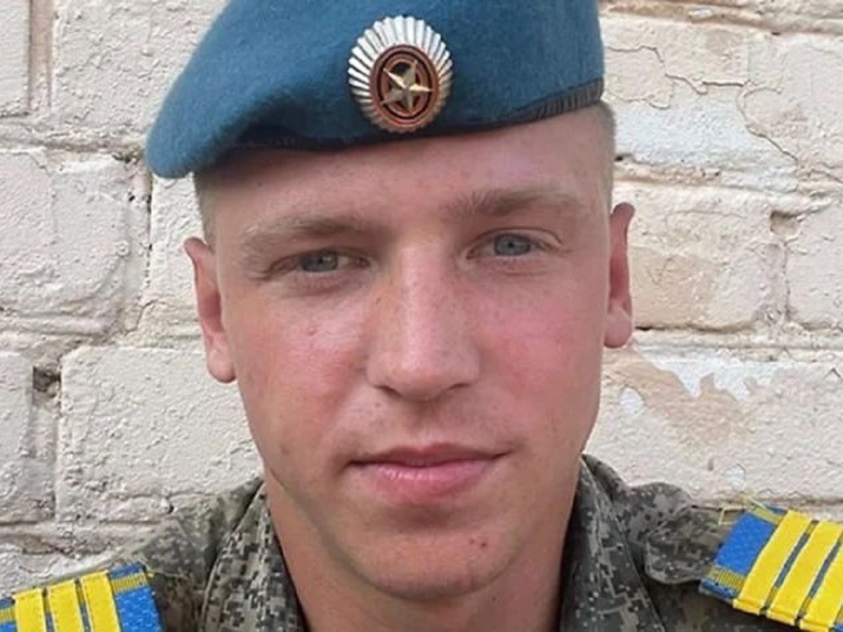 «Коммерсант»: курсант стал виновником смерти заместителя командира взвода ВДВ, запутав стропы его парашютов0