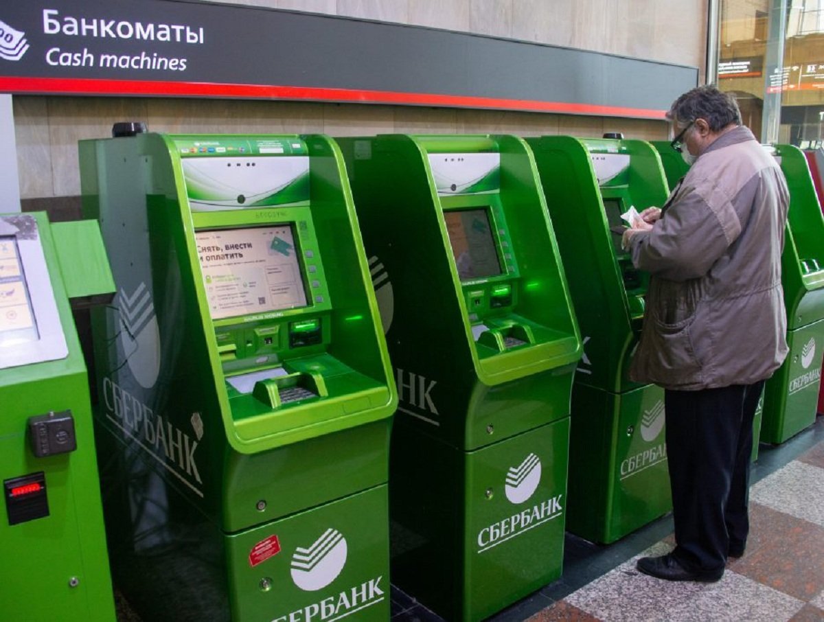 Банкомат как ловушка: основные ошибки, которые могут стоить вам денег при снятии с карты и советы по их предотвращению0