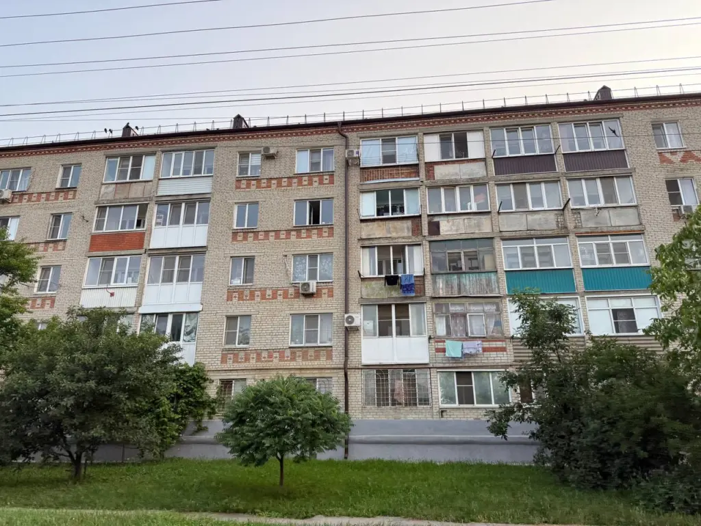 Летний ужас: по каким причинам тысячи граждан России будут вынуждены демонтировать кондиционеры с наружных стен зданий