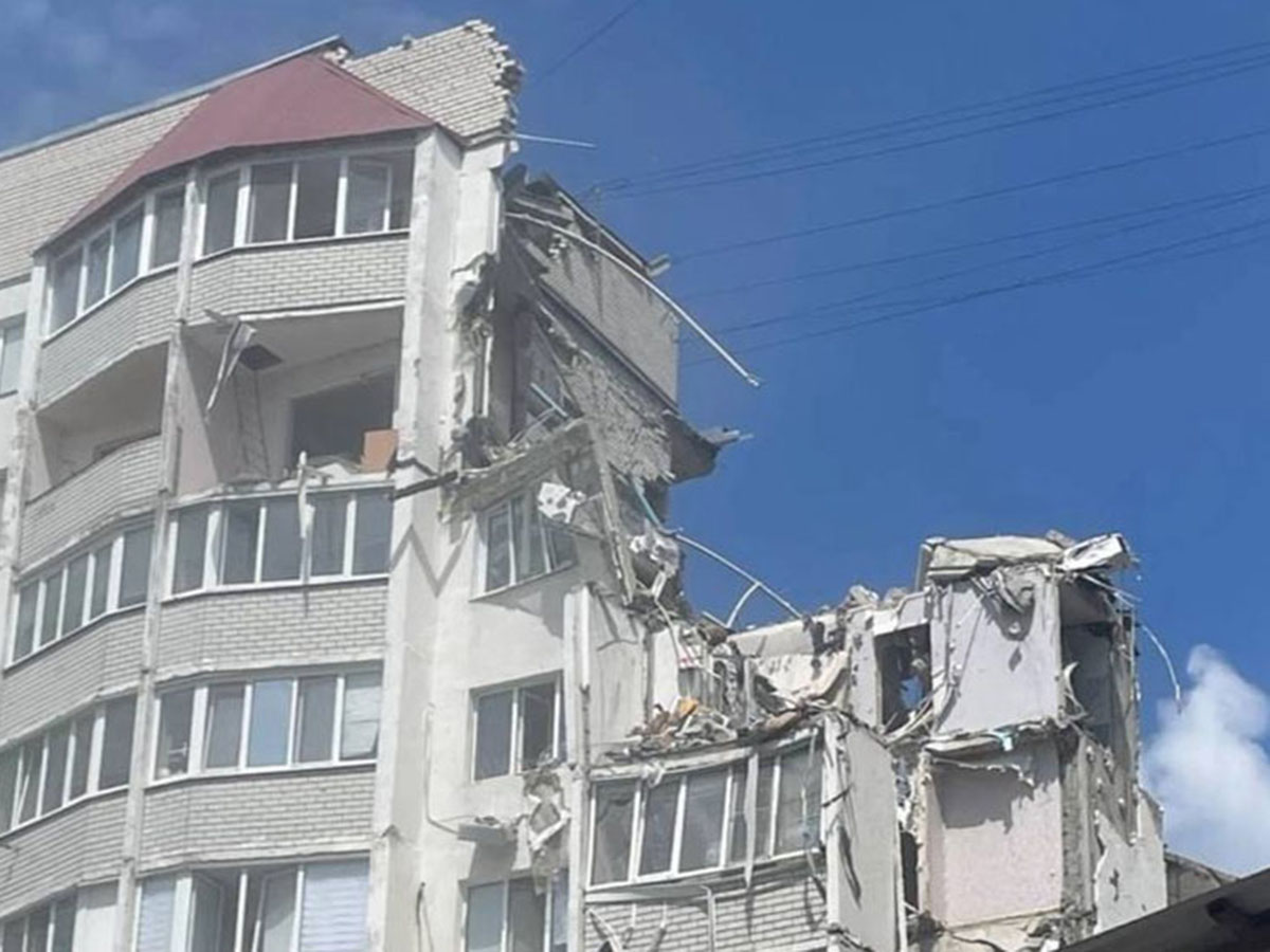 Взрыв в Саратове: обрушение подъезда десятиэтажного дома унесло жизни людей0