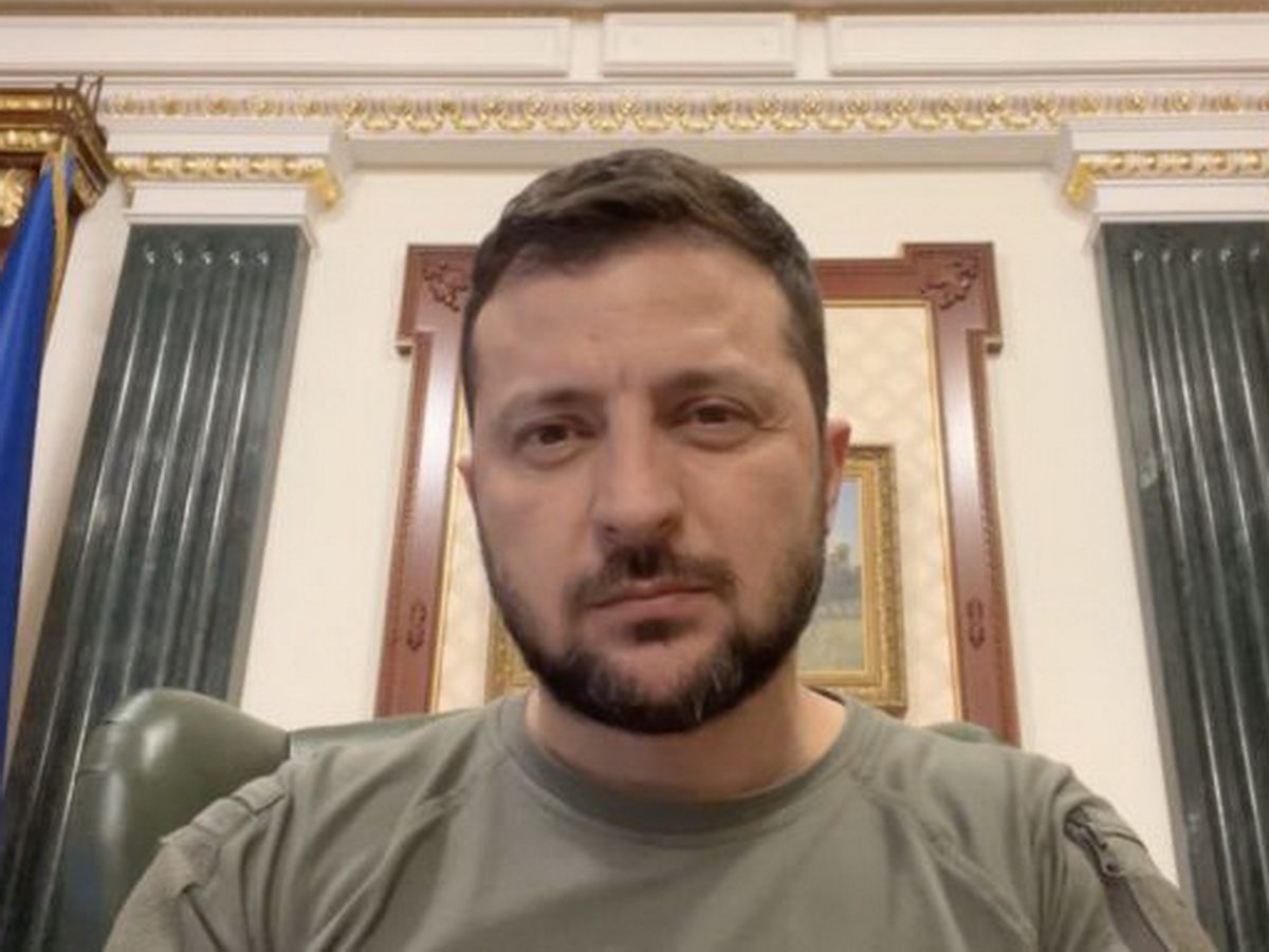 Зеленский выступил перед украинцами после дней массовых протестов0
