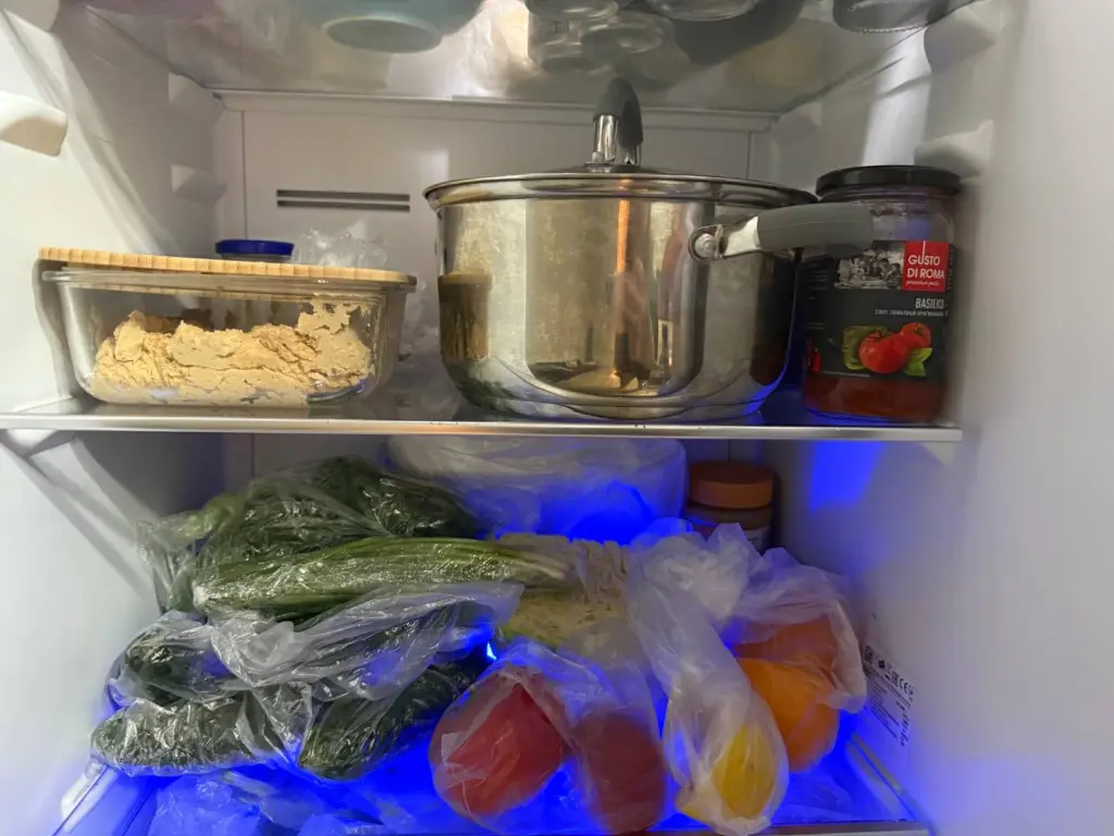 Не спешите выбрасывать эти продукты: список безопасных для употребления после истечения срока годности