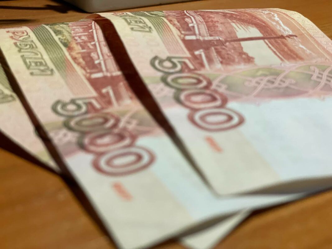 Зарплаты в СССР на 2025 год: сколько бы зарабатывали рабочие сегодня – шокирующие цифры0