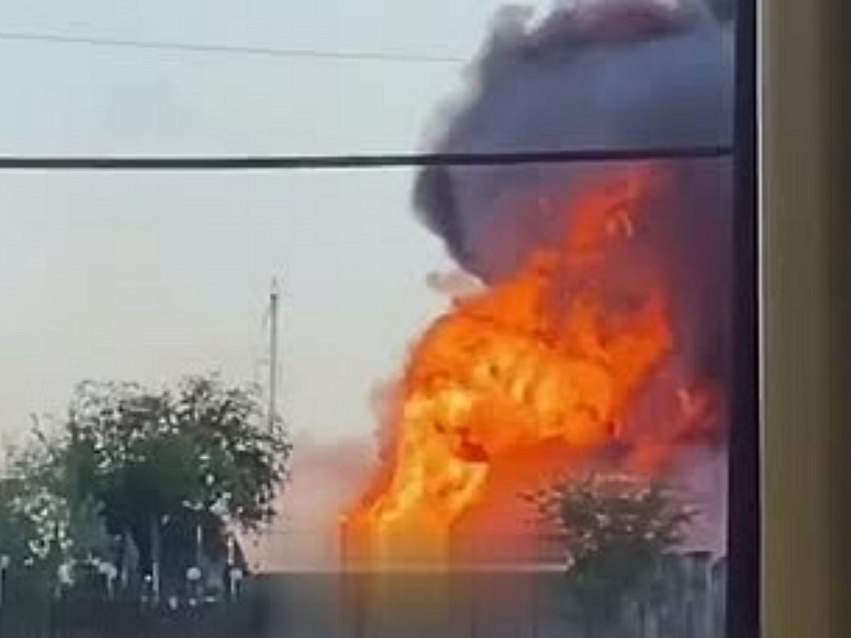 Момент мощного взрыва на АЗС в Дагестане: видео с места происшествия0