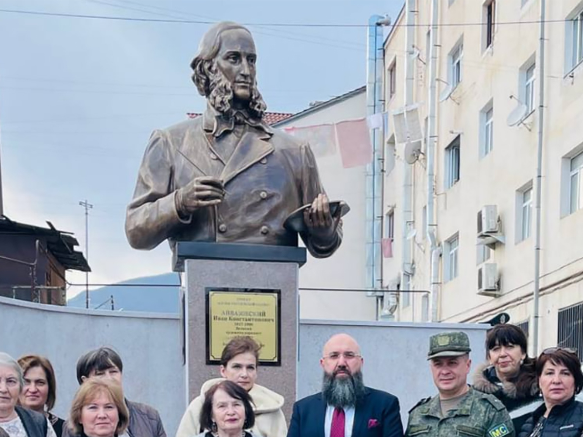 Азербайджан требует извинений от ТАСС за публикацию о сносе памятника Айвазовскому0