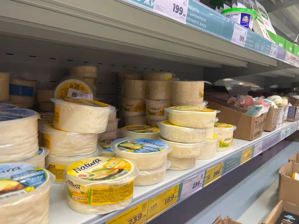 Как за пару секунд научиться отличать настоящий сыр от сырного продукта и избежать подделок