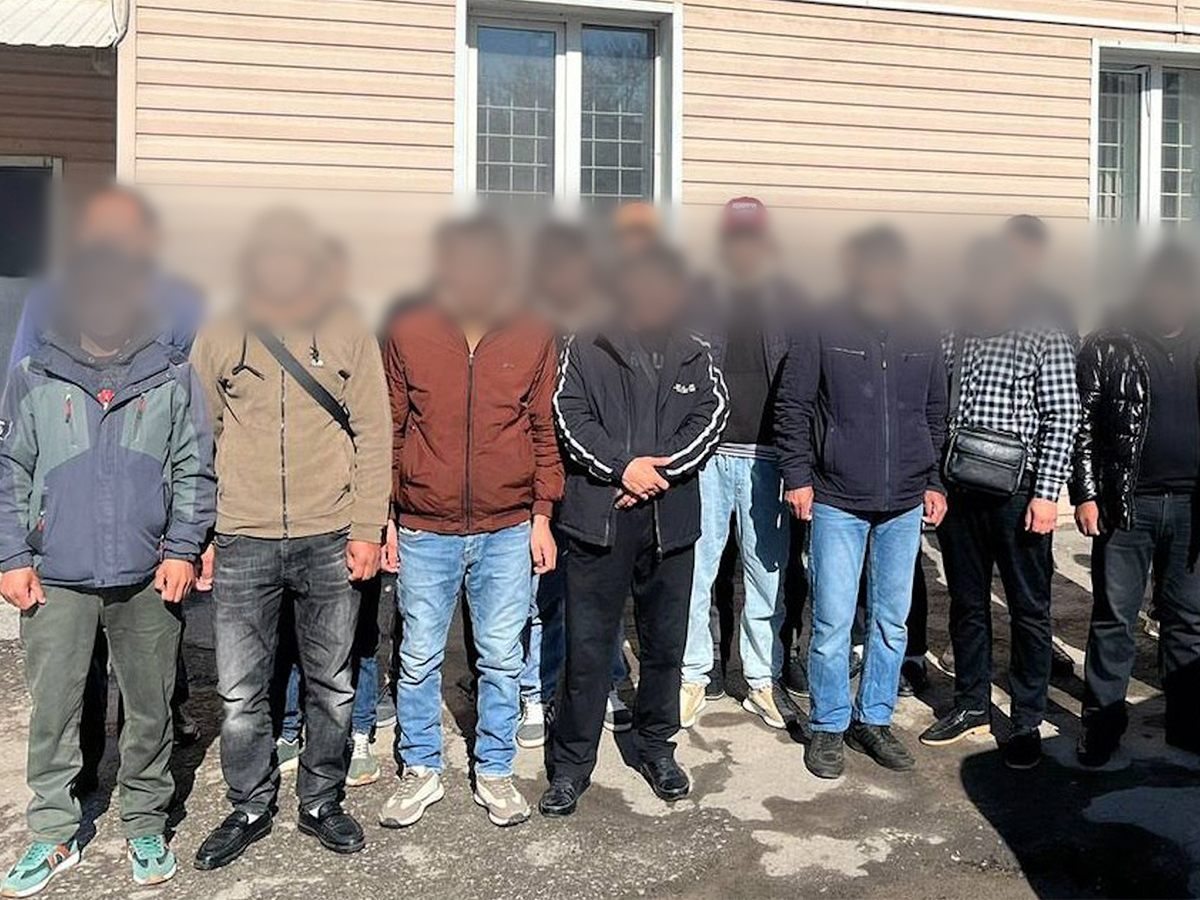 Толпы мигрантов в Красноярске: шокирующее видео с улиц города0