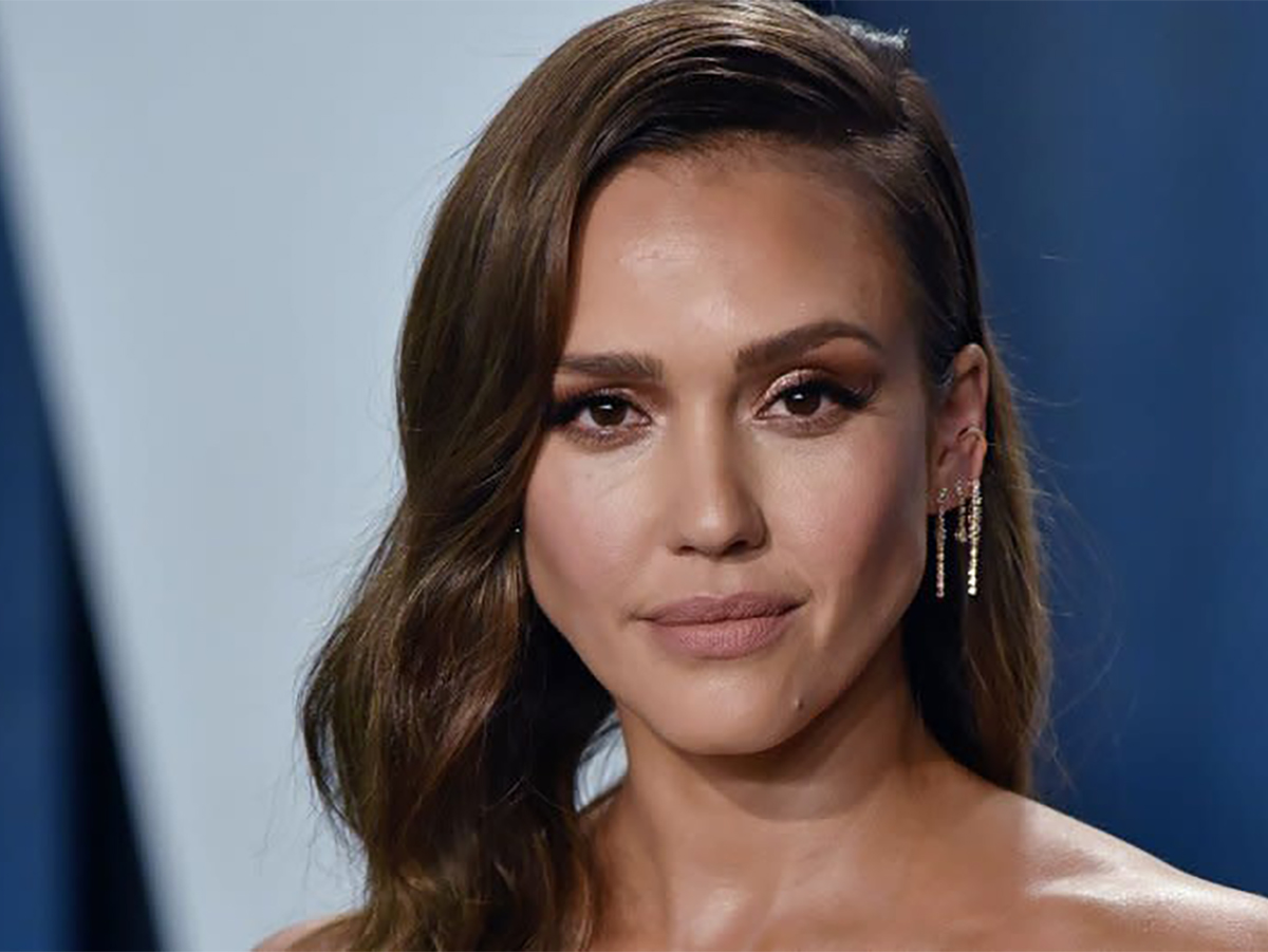 Джессика Альба в микро бикини: горячие кадры с яхты, которые впечатляют0