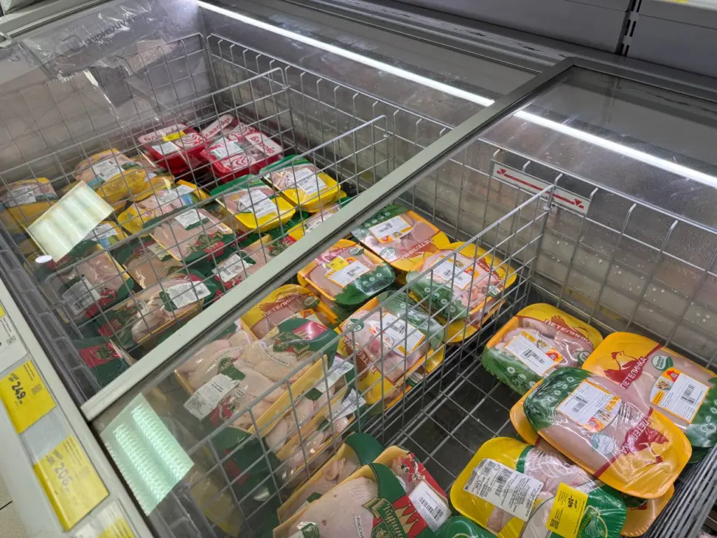 Работница птицефабрики раскрыла секрет: как легко и быстро очистить курицу от стероидов в домашних условиях