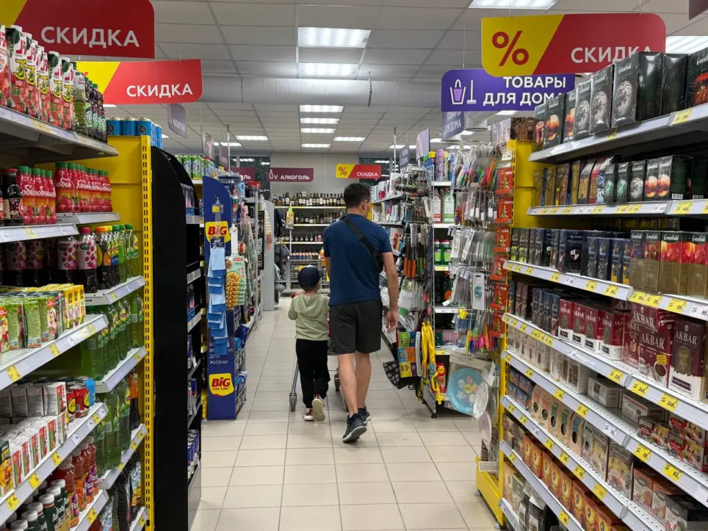 Россияне массово переходят в новый супермаркет: цены как в 2010 году вместо Магнита и Пятёрочки