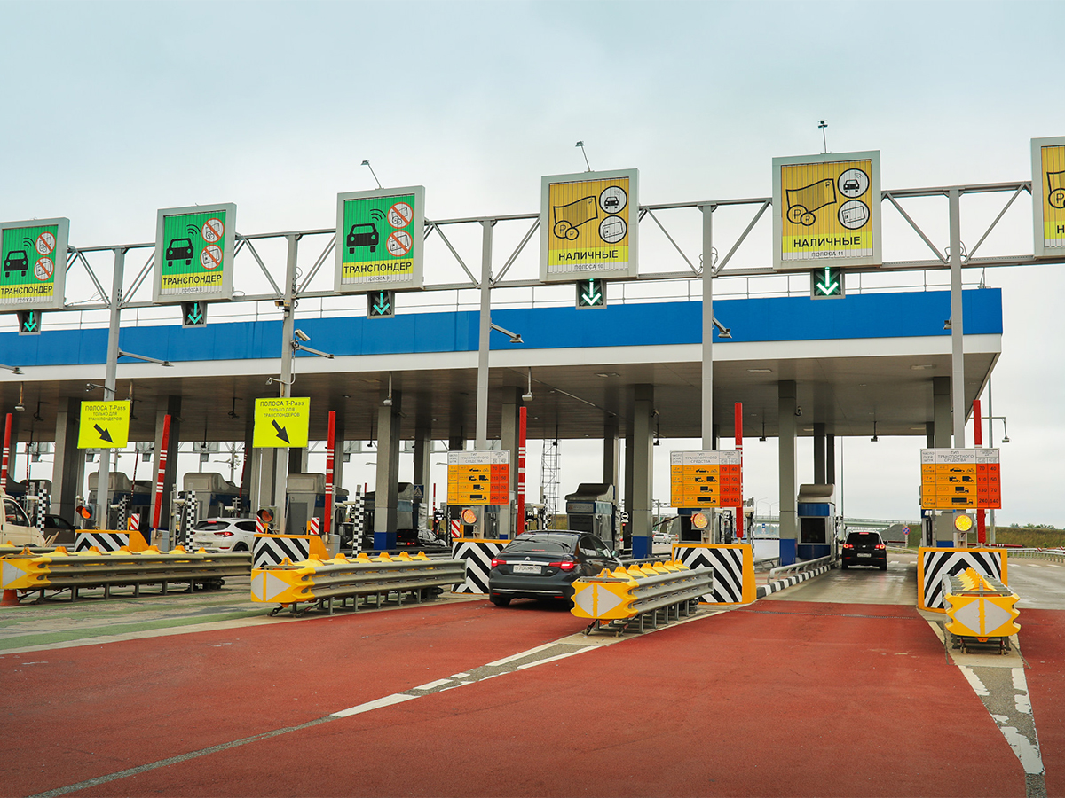 Путин предоставляет военным и силовикам бесплатный проезд по платным дорогам0