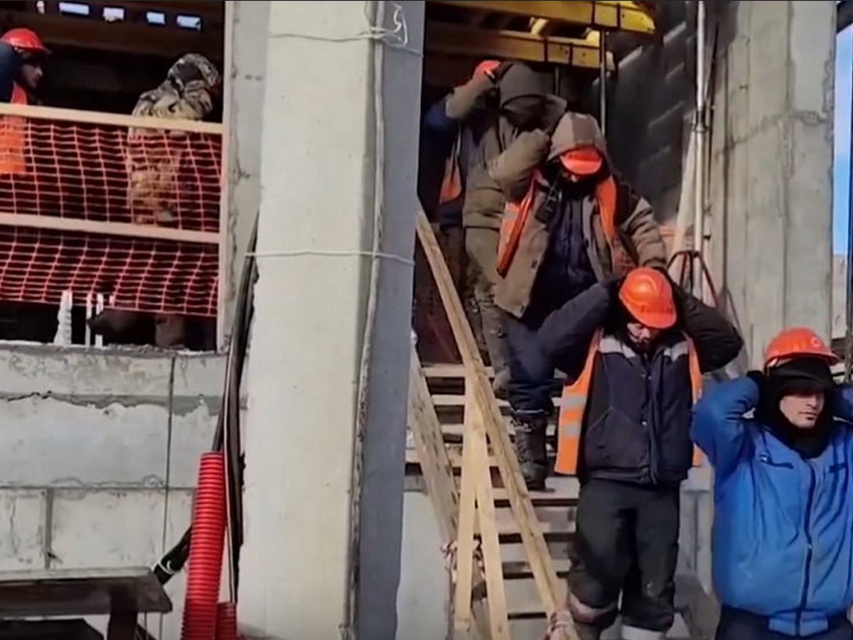 Ответ России на нападение мигранта на полицейских в Москве вызвал страх в Таджикистане: «За одного ответят все»0