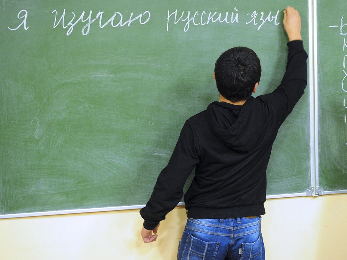 Таджики недовольны планами России ужесточить школьное обучение для детей мигрантов0