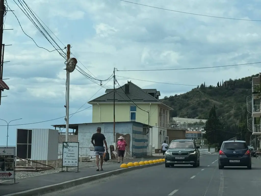 Открываем для себя недооценённый курорт Крыма: отдых без толп, доступные цены на жильё и еду, отличные условия для оздоровления