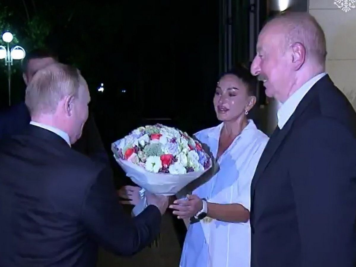 Путин передал привет жене Алиева в тонком троллинге0