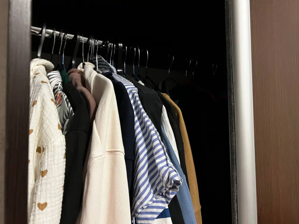 Как избавиться от затхлого запаха одежды: секреты свежести с помощью одной таблетки