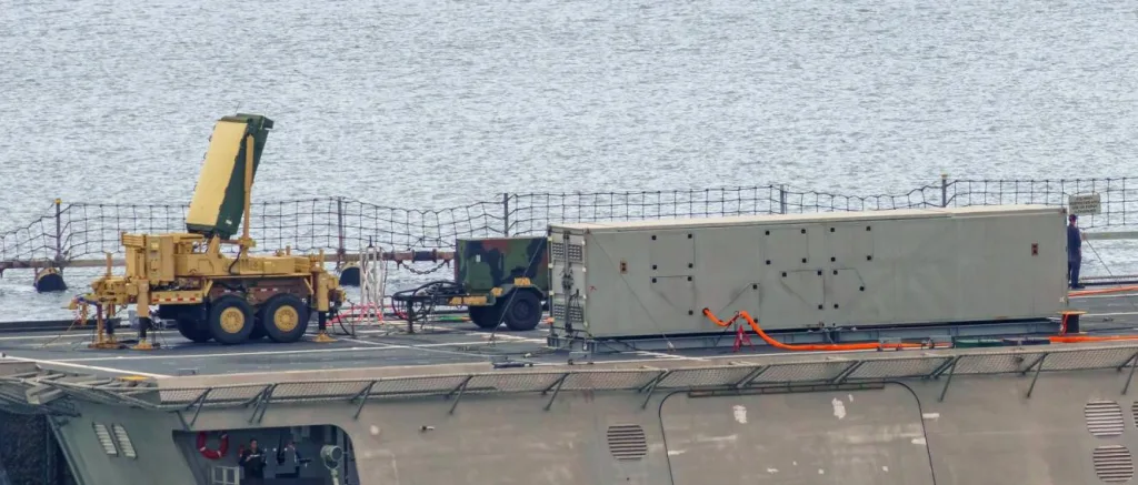 ВМС США представили программу Modular Attack Surface Craft, в рамках которой, вероятно, будут создаваться беспилотные надводные суда, способные нести дальнобойное ракетное вооружение