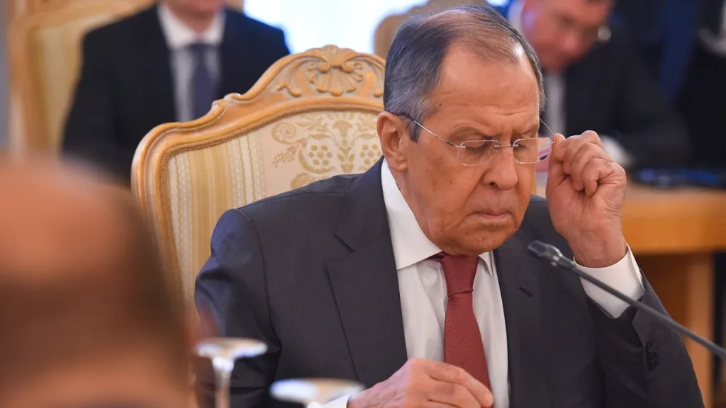 РФ предложила Украине создать рабочие группы по политическим и военным вопросам, ждет реакции Киева, заявил Сергей Лавров