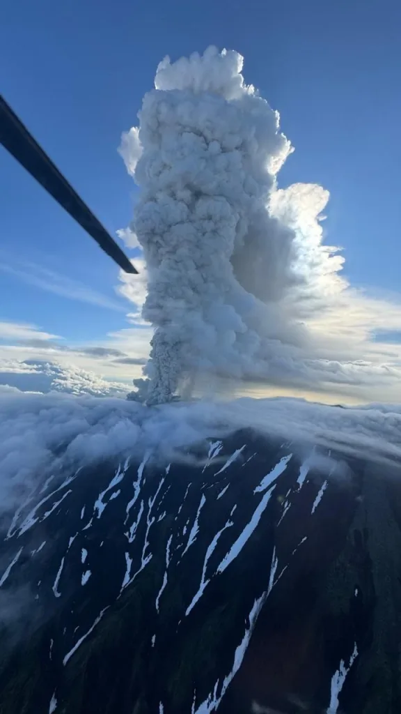 Историческое пробуждение: вулкан Крашенинникова впервые за 460 лет проснулся на Камчатке
