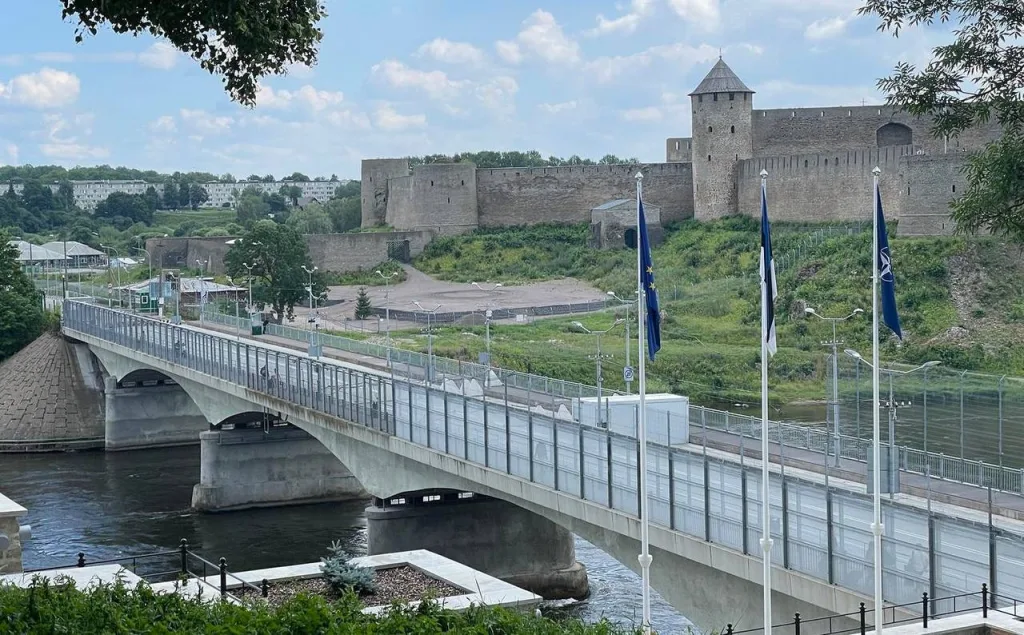 Эстония начала установку новых заграждений на границе с Россией