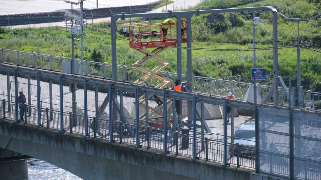 Эстония начала установку новых заграждений на границе с Россией
