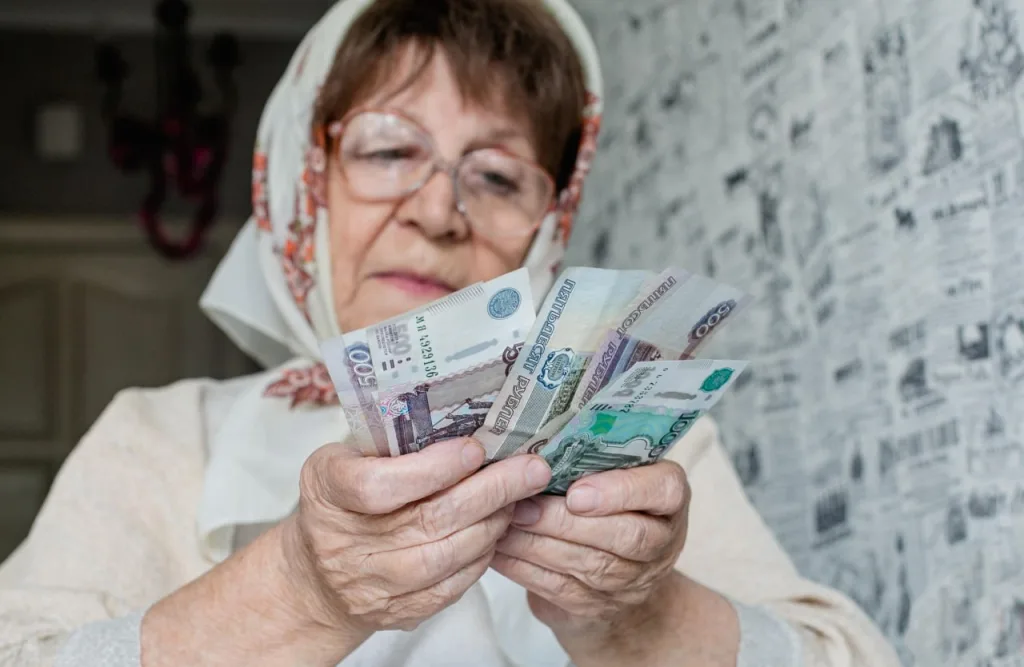Пенсия — это не зарплата, а пособие по старости, заявили в Госдуме