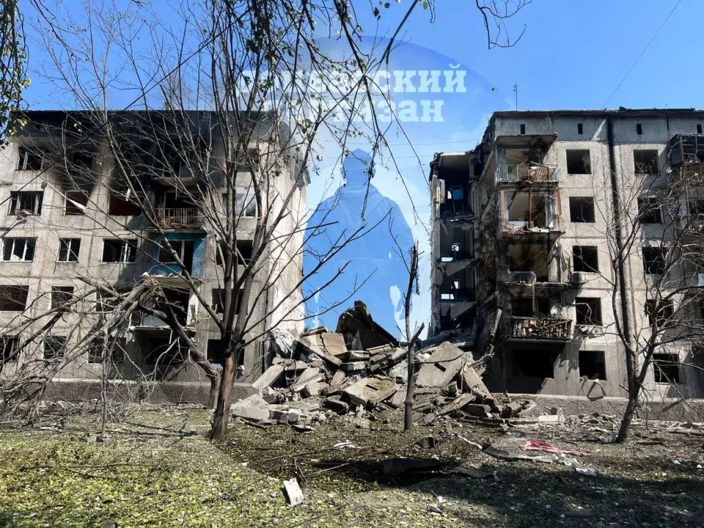Авиаудар ФАБ-250 с УМПК по КНП и складу боеприпасов ВСУ в жилом массиве Белозёрского