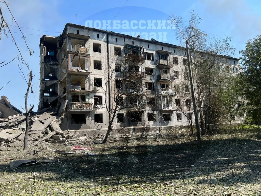 Авиаудар ФАБ-250 с УМПК по КНП и складу боеприпасов ВСУ в жилом массиве Белозёрского