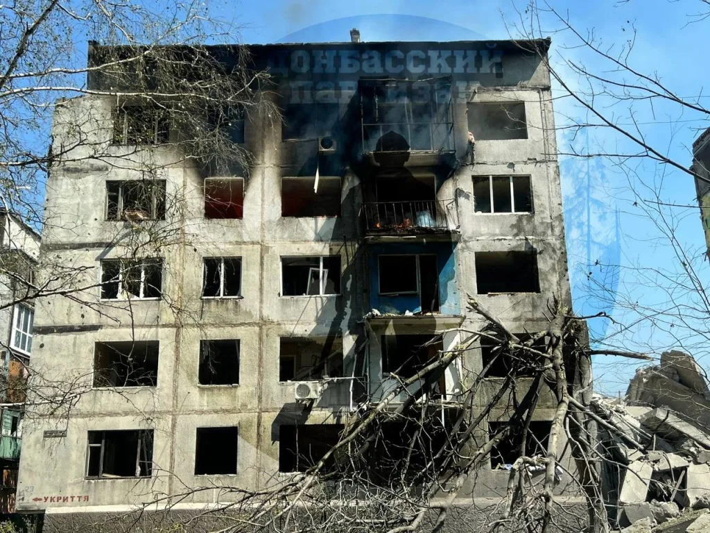 Авиаудар ФАБ-250 с УМПК по КНП и складу боеприпасов ВСУ в жилом массиве Белозёрского