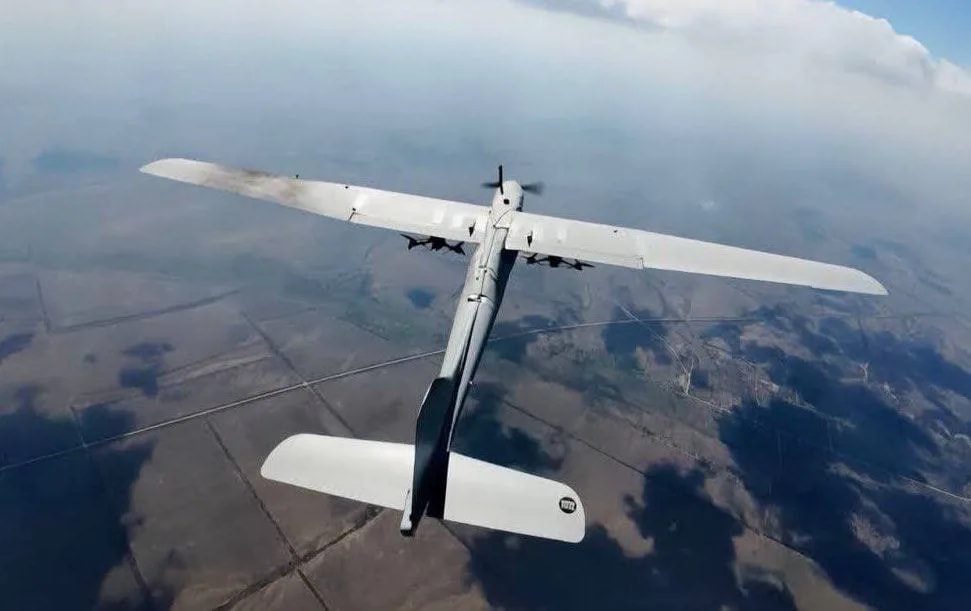 Российский БПЛА "Орлан-30" был замечен в роли носителя сразу двух FPV-дронов