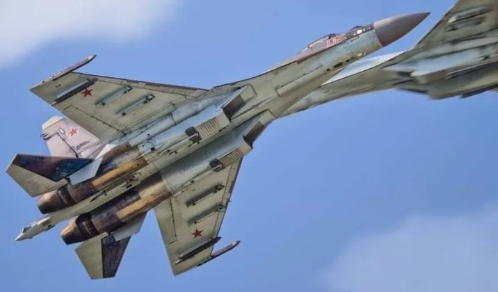 Российские ВВС продолжают пополнение парка современными истребителями Су-35