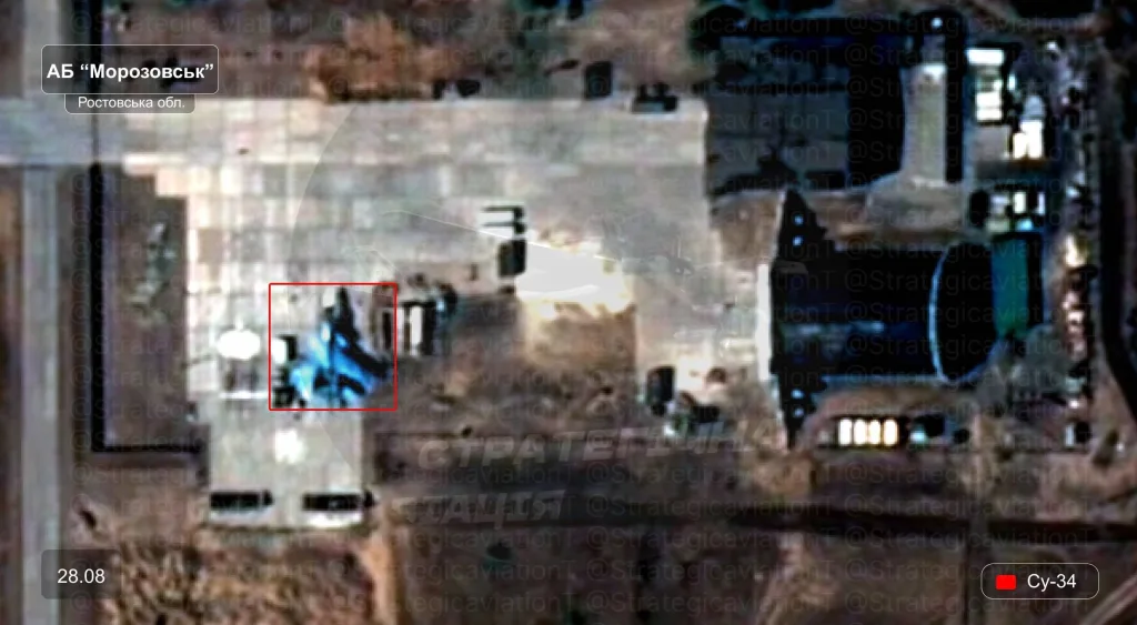 Спутниковые снимки авиабазы Морозовск в Ростовской области от 27 августа, на которых можно увидеть 18 защитных ангаров, построенных на данный момент