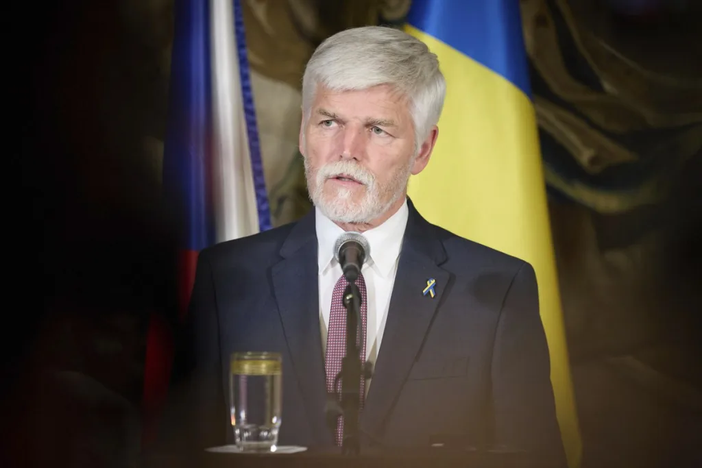 Президент Чехии: Украина должна смириться с "временной" потерей территорий