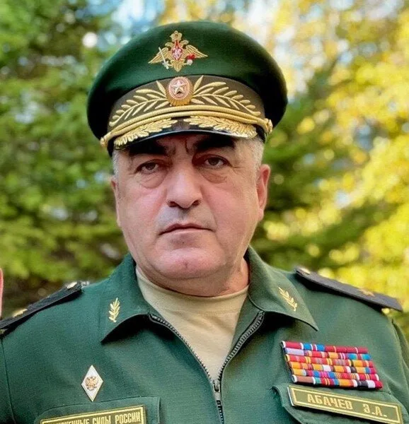 Генерал-лейтенант Эседулла Абачев "получил серьезное ранение в одном из приграничных районов", сообщил глава Дагестана Сергей Меликов
