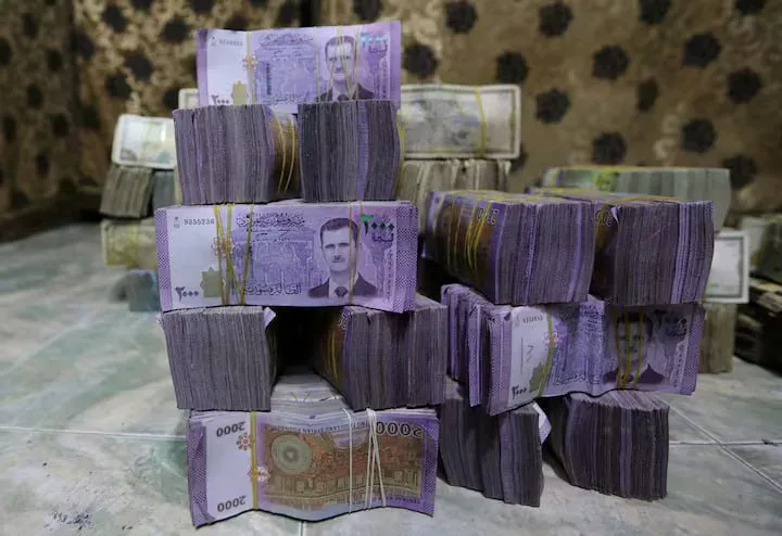 Новые сирийские власти планируют провести деноминацию валюты в попытке остановить инфляцию — Reuters