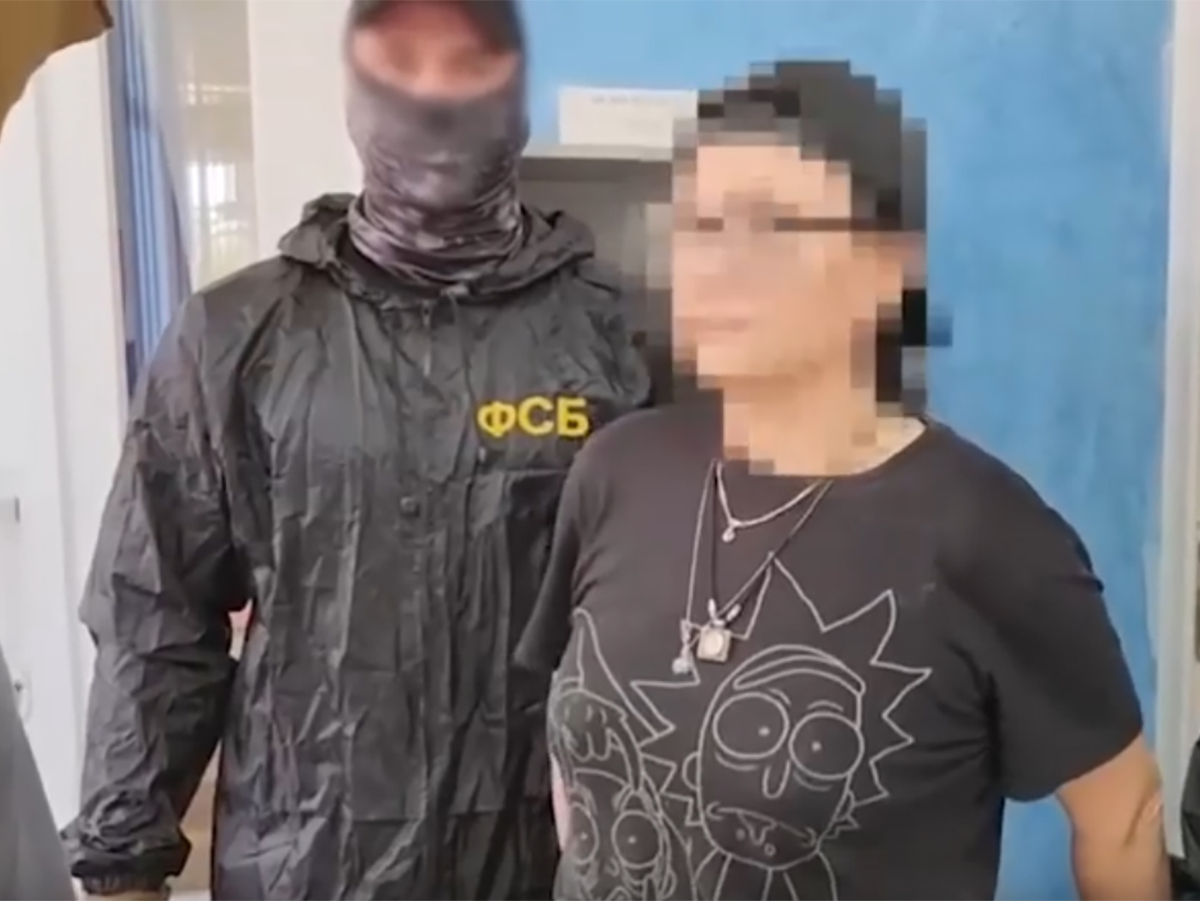 В Севастополе опубликовано видео задержания поварихи, которая собиралась отравить бойцов СВО0