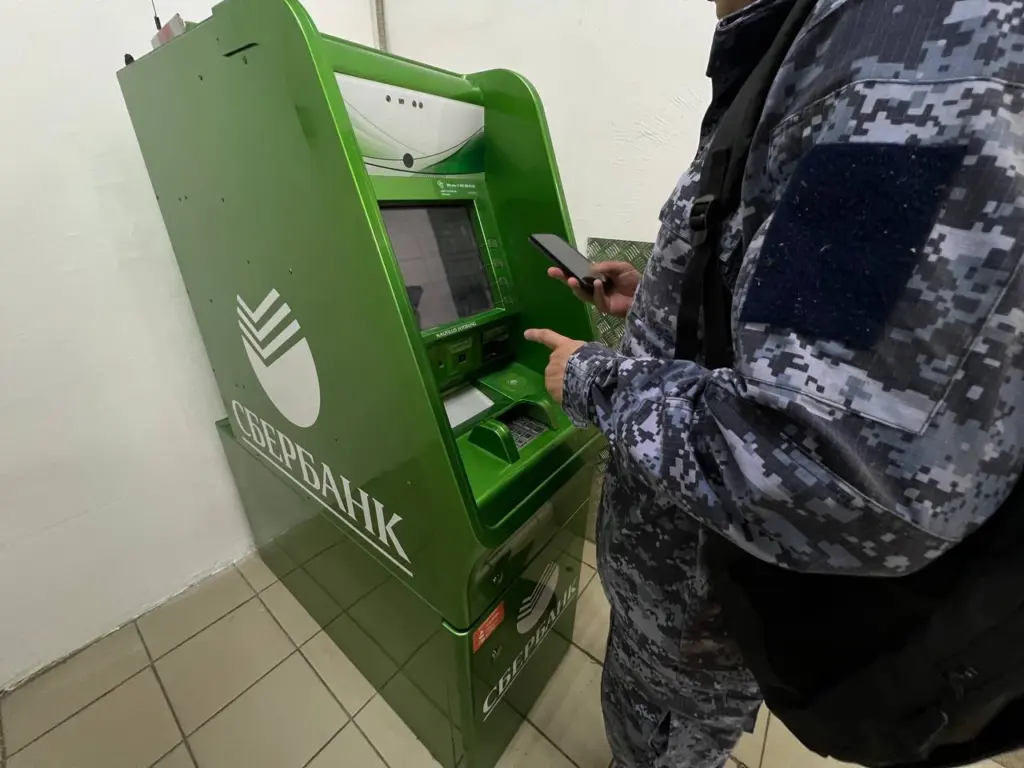 Центробанк вводит новые жесткие правила: переводы денег с карты на карту будут замораживаться с 1 сентября