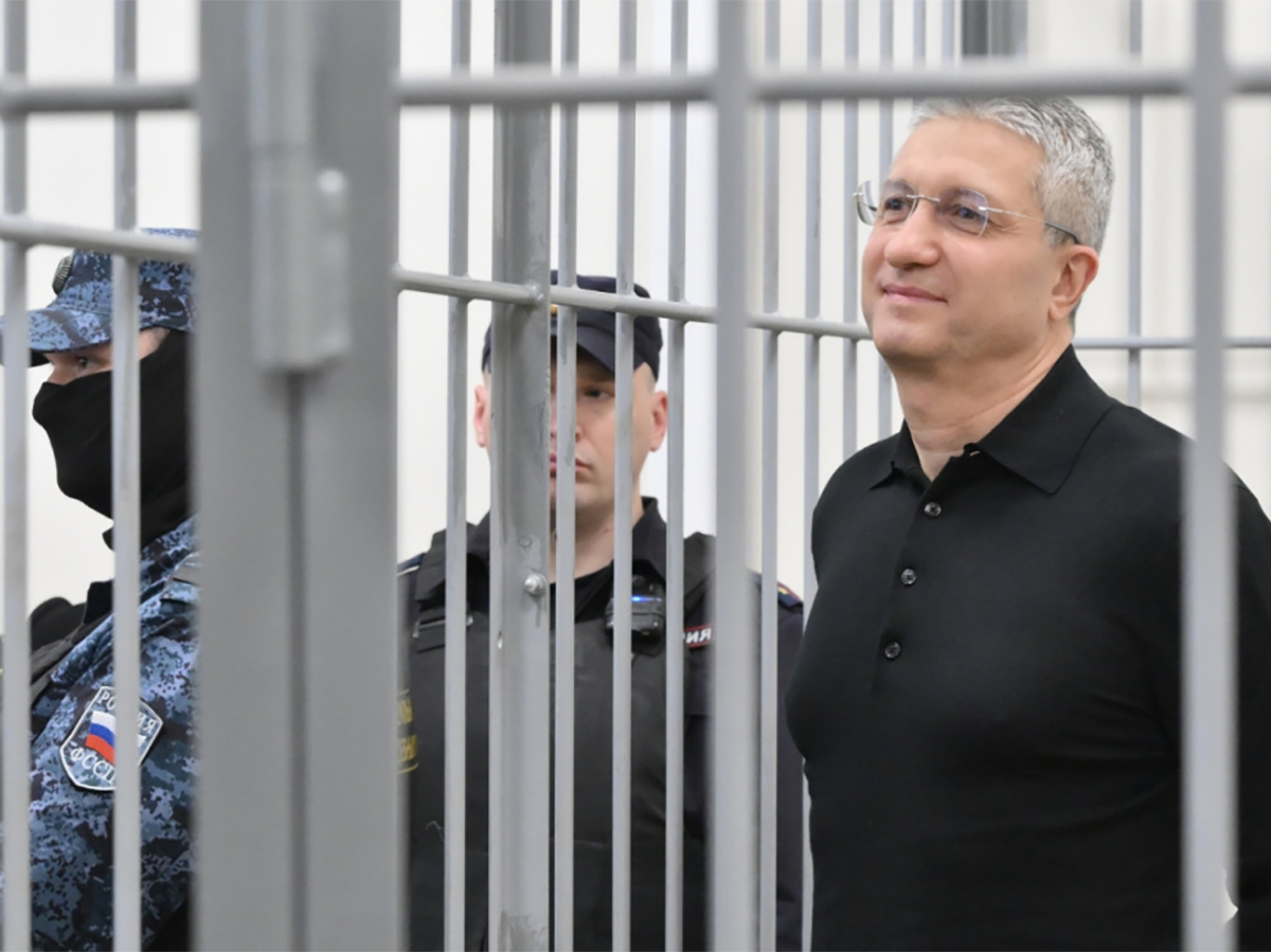 Экс-замглаву Минобороны Иванову обвиняют в получении взяток на сумму 1,3 млрд рублей0