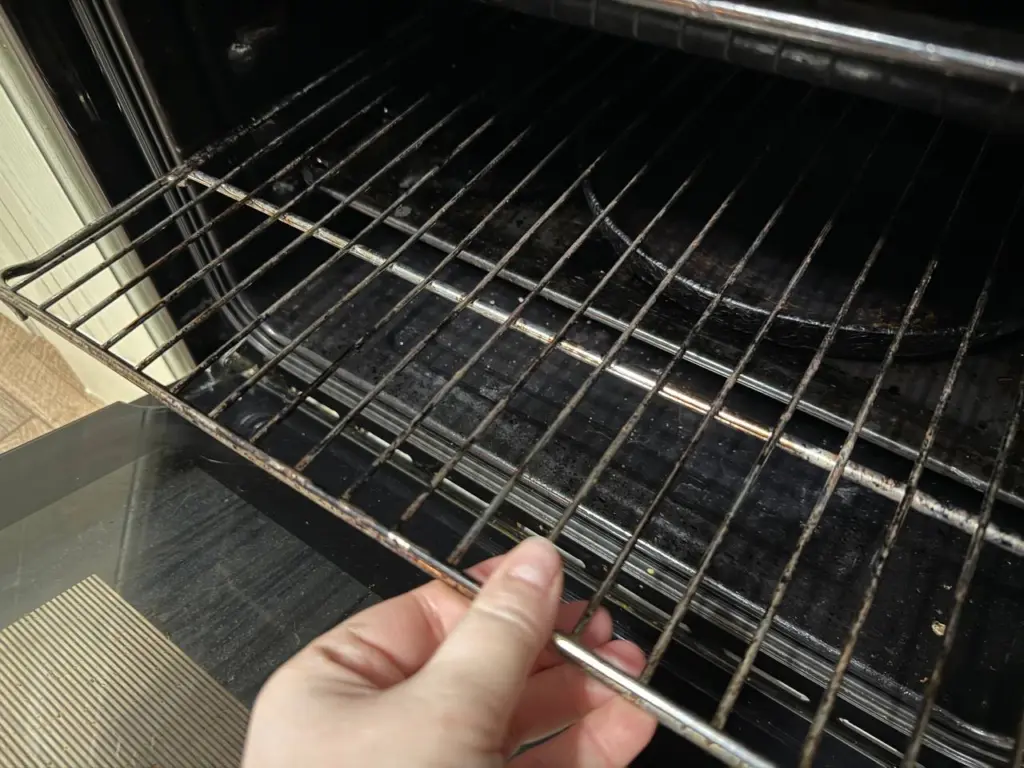 Подруга раскрыла секрет правильного использования сетки из духовки: раньше не догадывалась, а теперь не могу нарадоваться этому лайфхаку