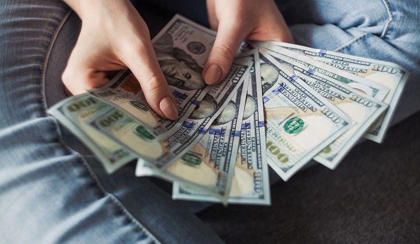 Резкое ослабление рубля поставило туристов перед непростым выбором