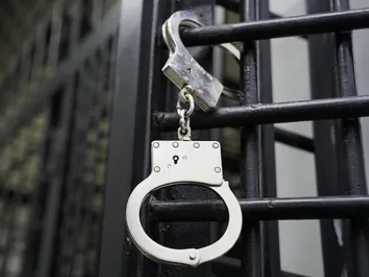 Россиянин получил 15 лет тюрьмы за антигосударственные листовки на могилах участников СВО0