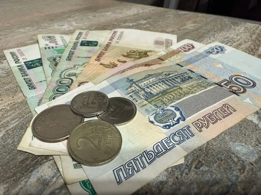 В 1984 году мама внесла 500 рублей на мою сберкнижку к моему 18-летию: сегодня посетила Сбербанк, чтобы узнать, какая сумма мне полагается