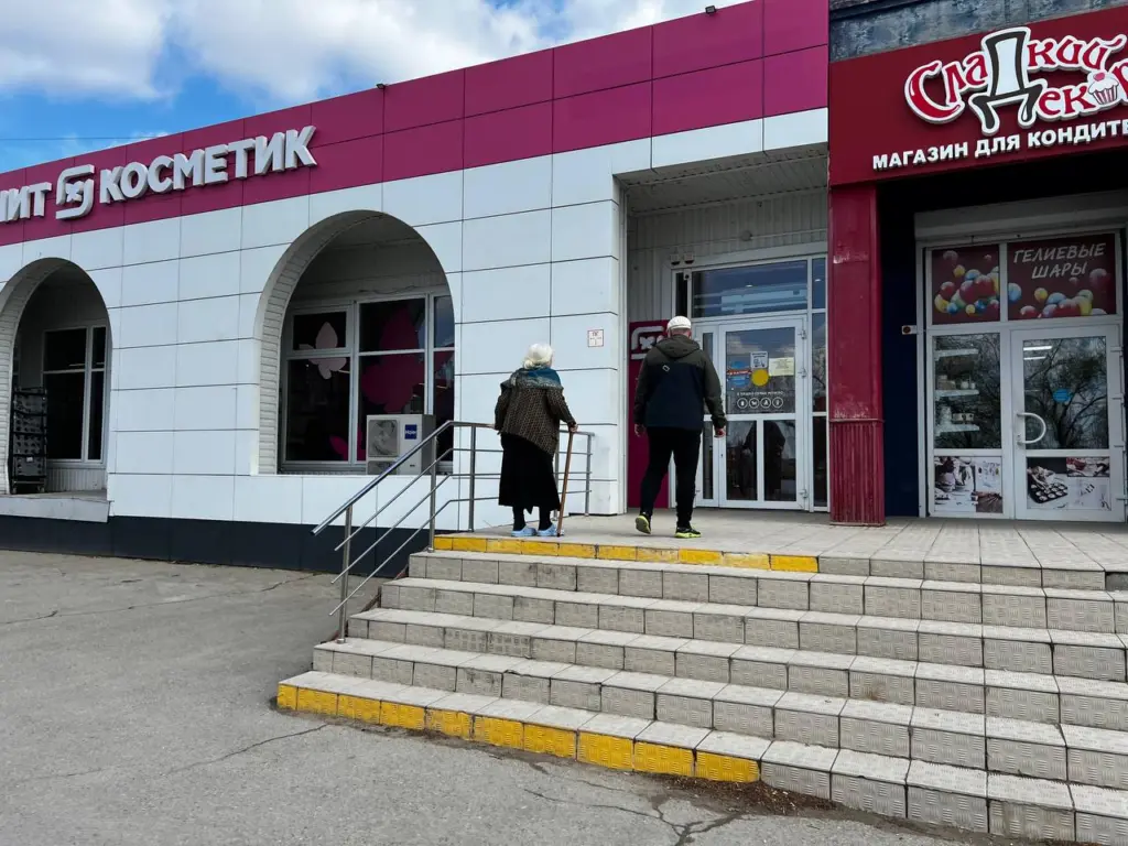 Защита прав пенсионеров в «Пятерочках» и «Магнитах»: основные правила, которые стоит знать для общения на кассе